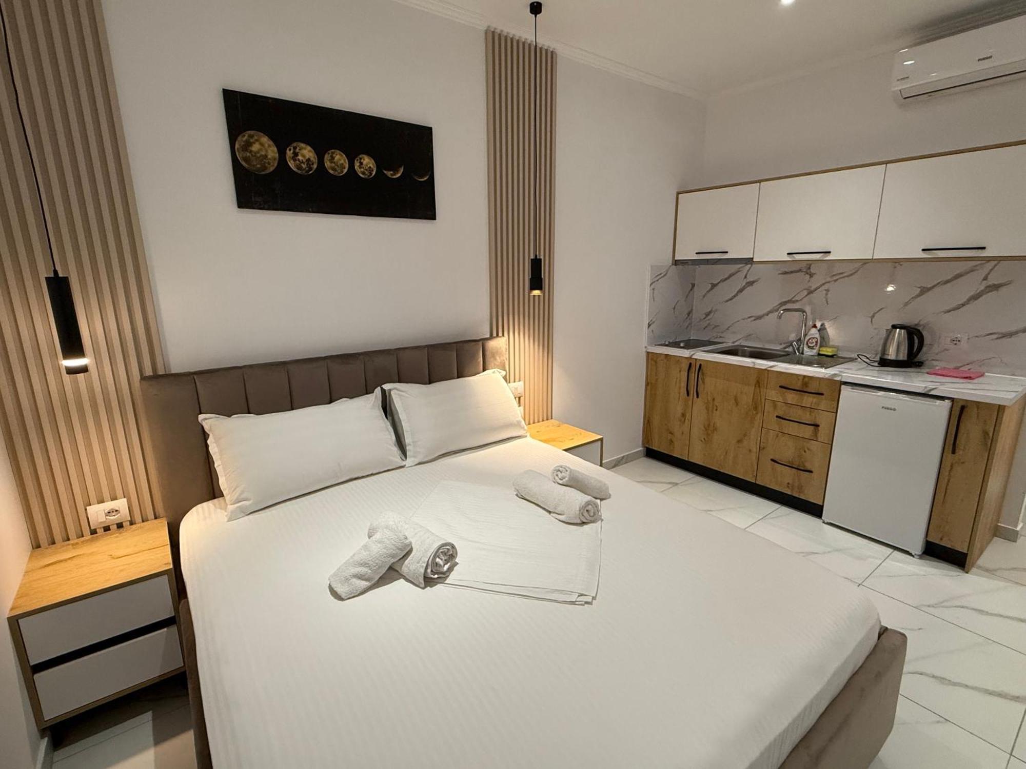 Full Moon Apartments Ксамил Экстерьер фото